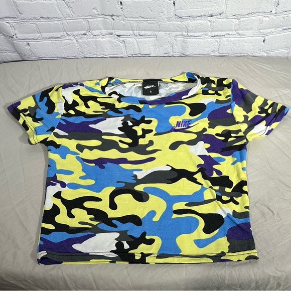 COPY - Nike Women’s Crop tee and short set size small - Picture 3 of 7